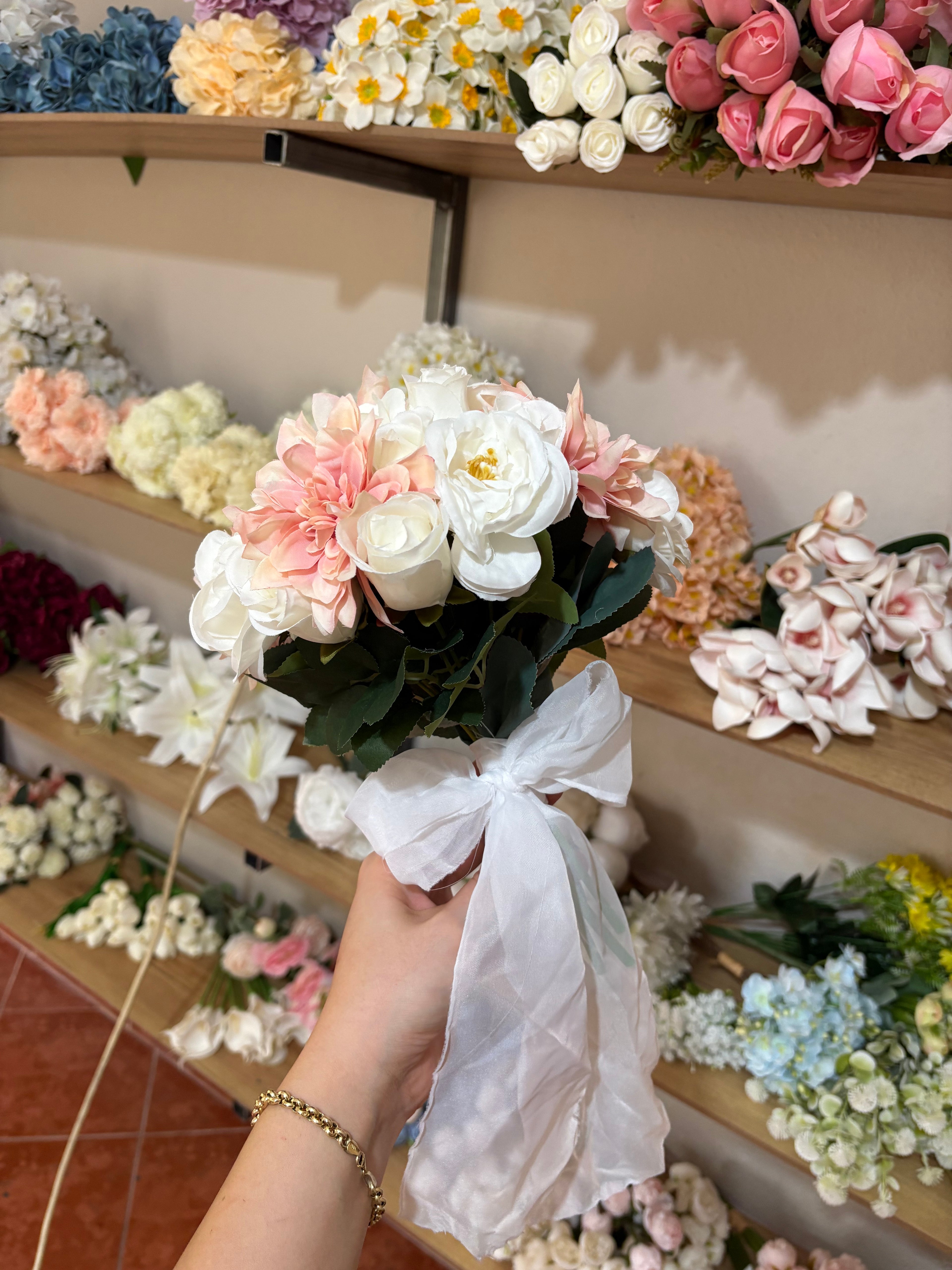 Zarafet Işıltısı Yapay Gelin Buketi