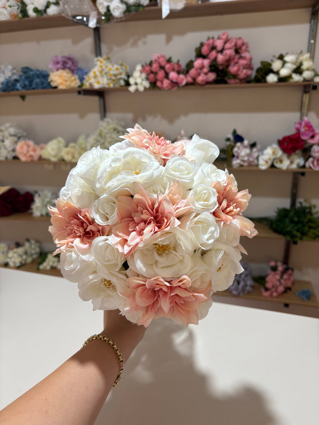 Zarafet Işıltısı Yapay Gelin Buketi